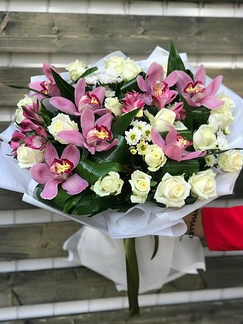 Букет цветов из: Розы и Хризантемы в Саянский