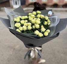 Букет Белые кустовые розы Солинеро в Саянский
