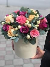 Цветочная композиция из Розы в шляпной коробке в Саянский